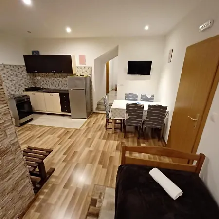 Jurika Apartment *