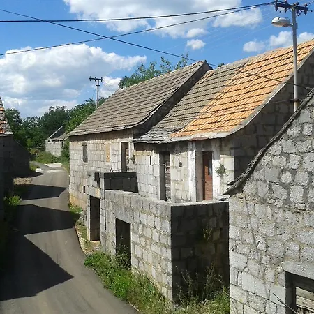 Jurika Apartment *